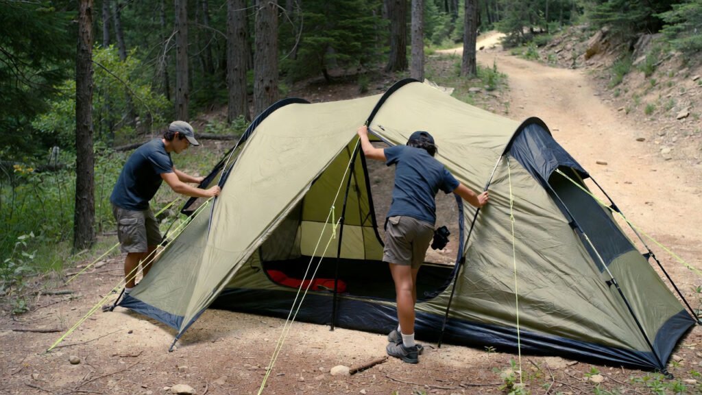 Muestra el montaje de tiendas de campaña 4 personas